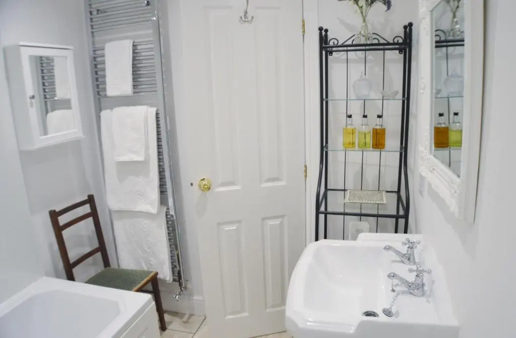 Lowbyer Manor Country House