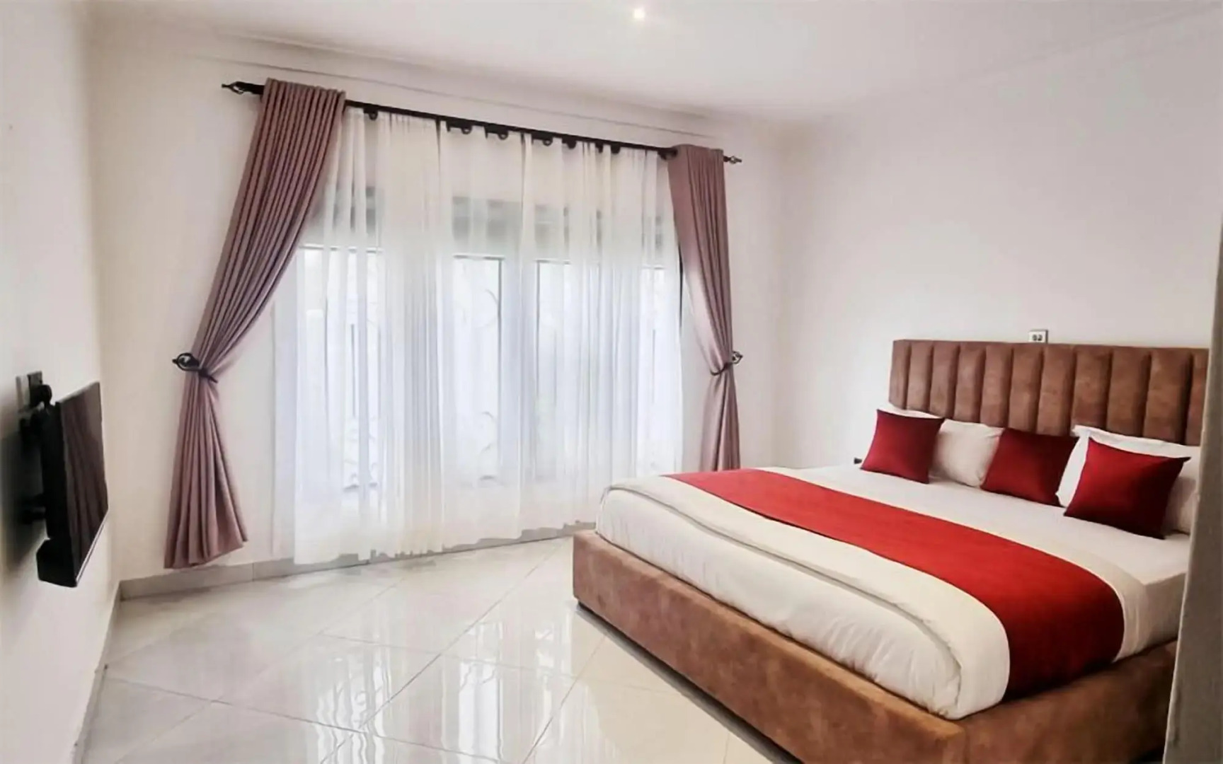 Saffron Beach Bistro & Cottages