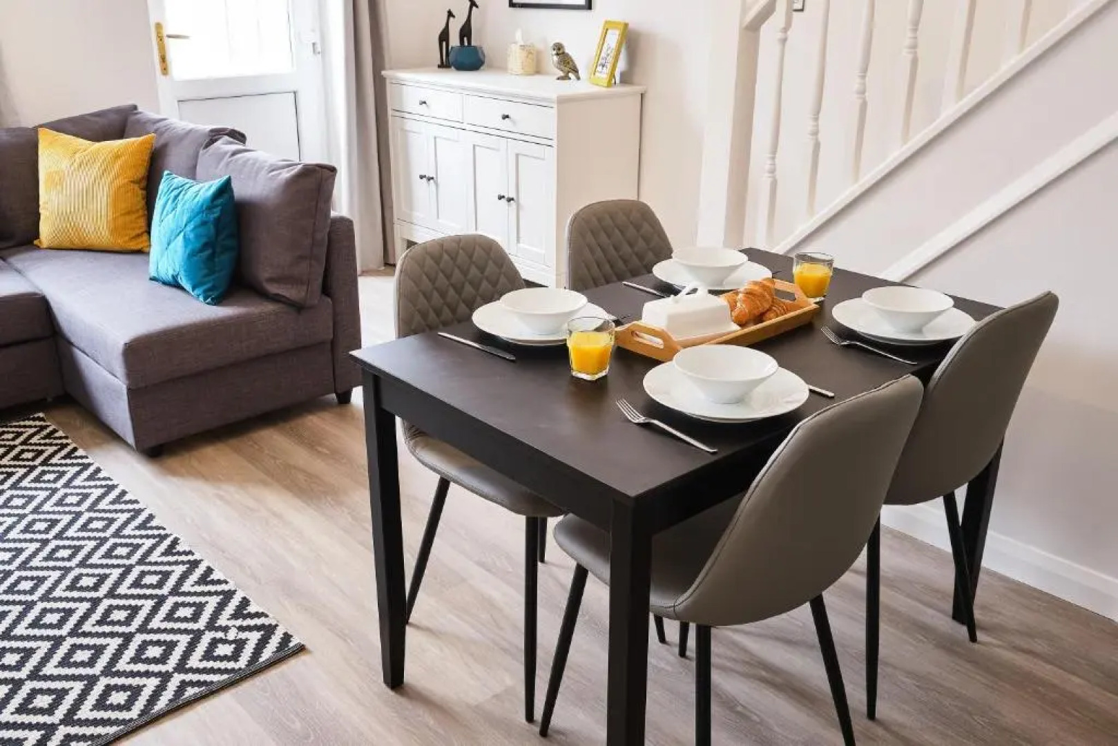 Parkway House - Modern with great transport links