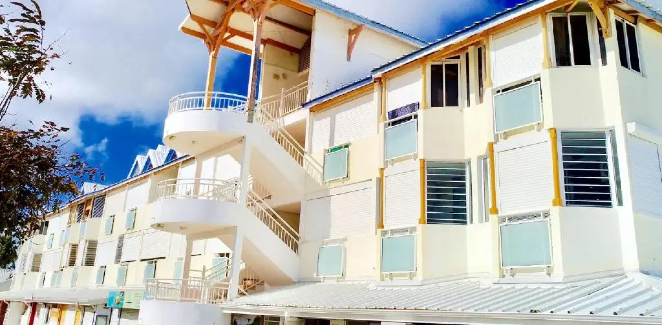 Studio Hibiscus Le Kayela