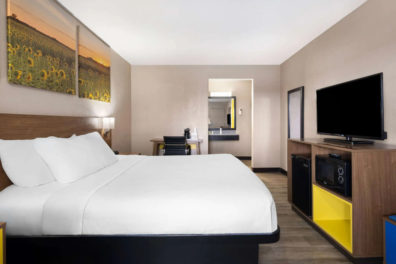 Days Inn & Suites by Wyndham Kokomo