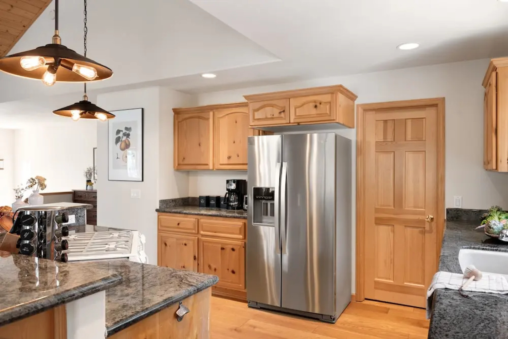 Red Fox by Avantstay Tahoe Home in the Woods w/ BBQ & Outdoor Dining!