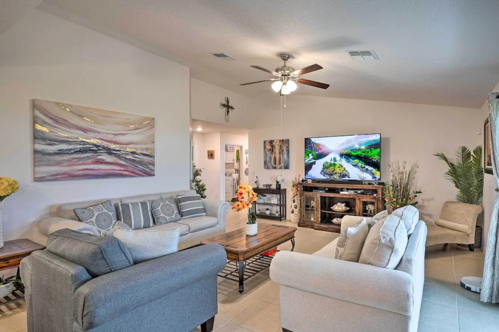 Charming Poinciana House w/ Patio: 30 Mi to Disney