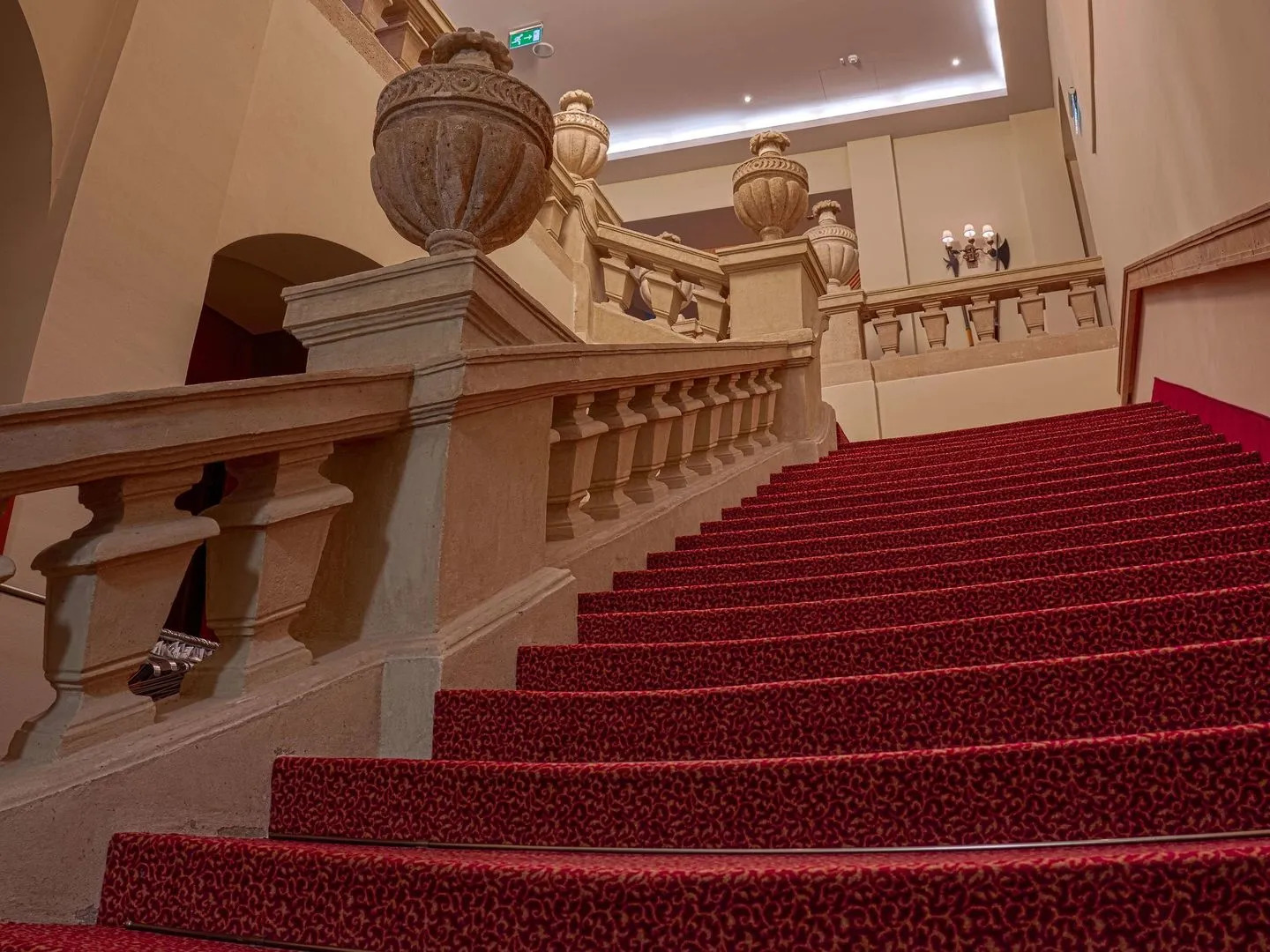 Отель Mercure Szekesfehervar Magyar Kiraly Hotel