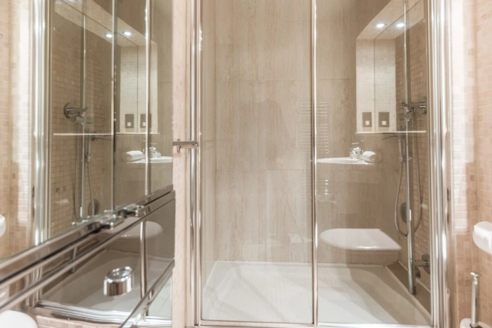 The Oscar Wilde Suite by 5STARSTAY