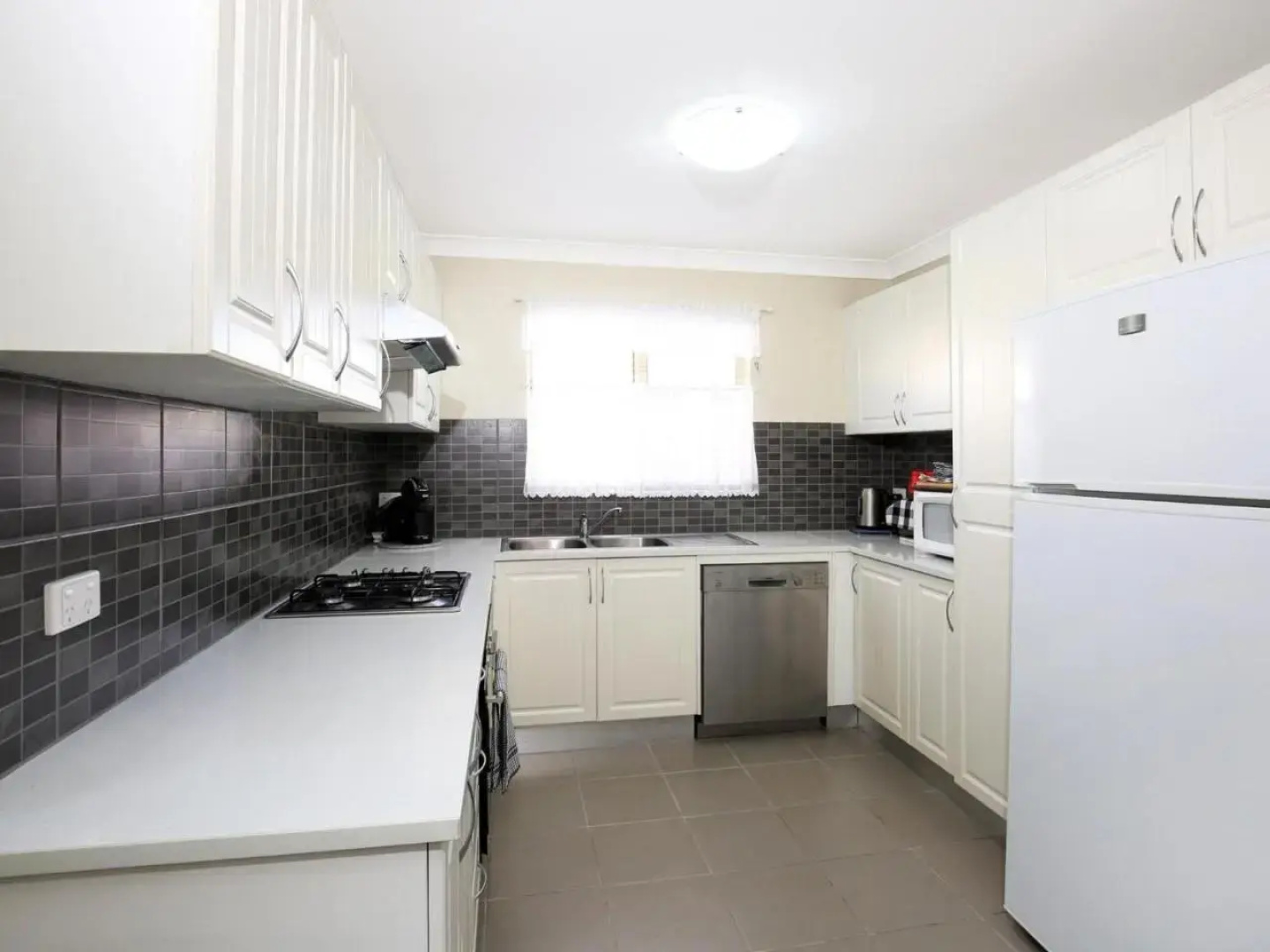 Kingfisher - Pet-Friendly - 10 Mins to Hyams Beach