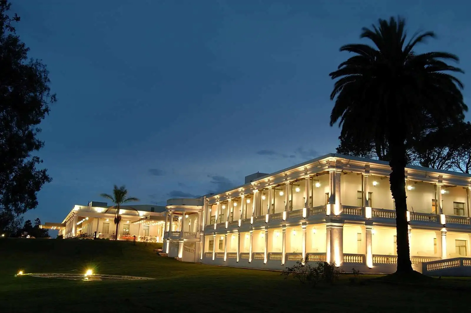 Howard Johnson By Wyndham Sierras Hotel And Casino