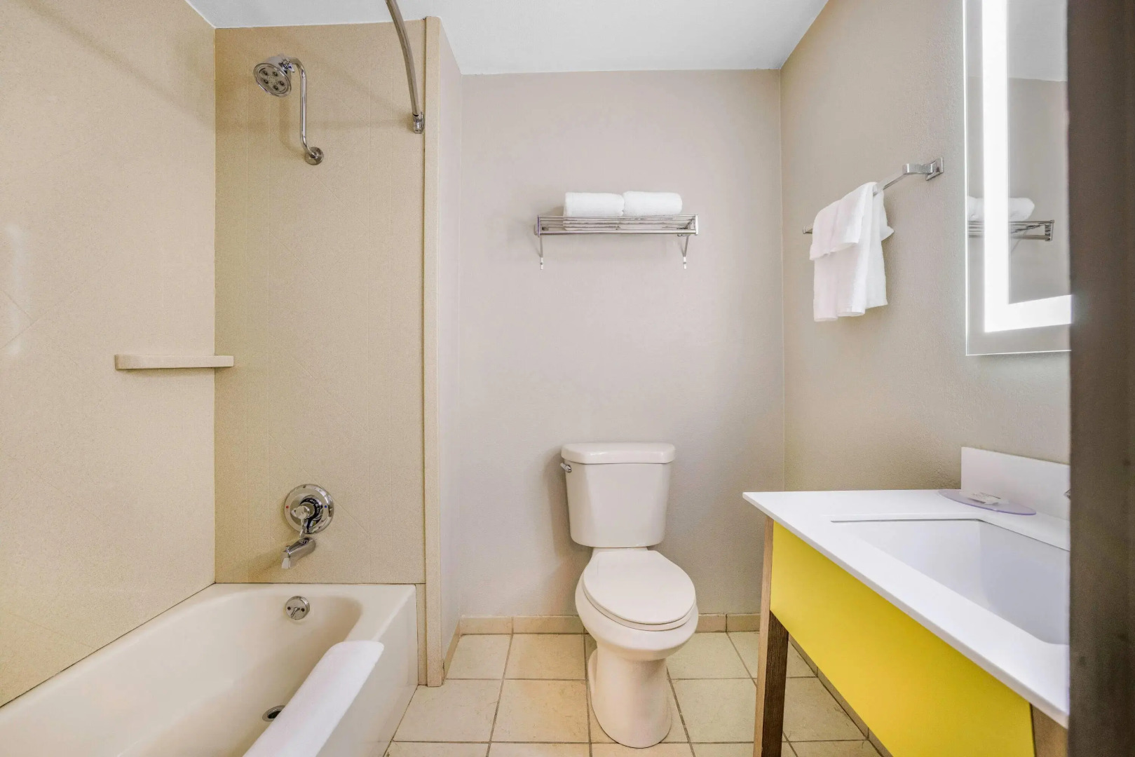 Days Inn by Wyndham Cortez