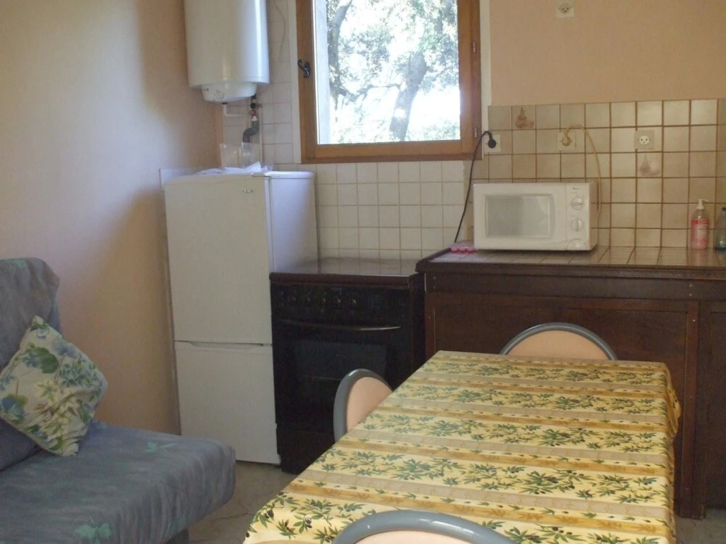 Apartment With one Bedroom in Saint-laurent-des-arbres, With Enclosed