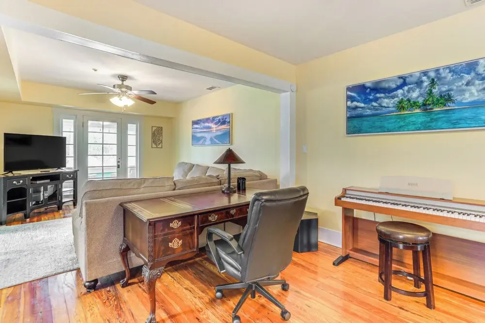 Walk to Manatee River: Palmetto Unit w/ Sunroom