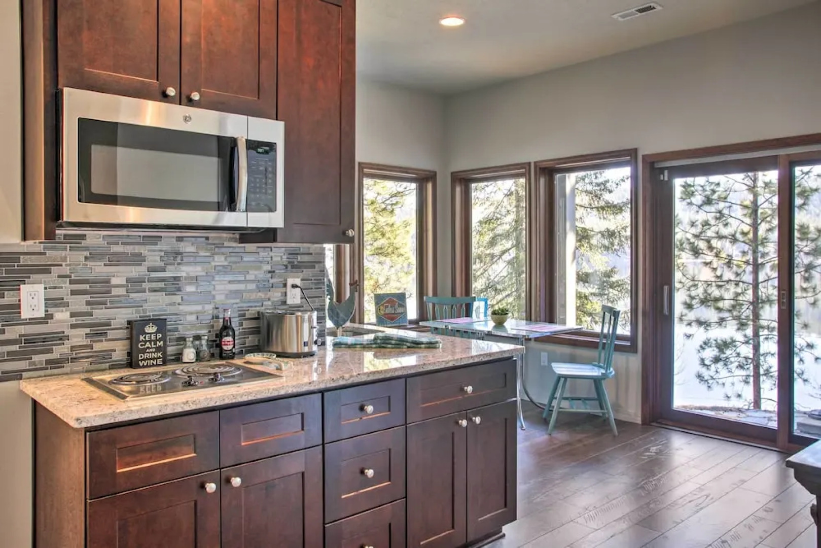 Luxurious Liberty Lake Hideaway w/ Hot Tub!