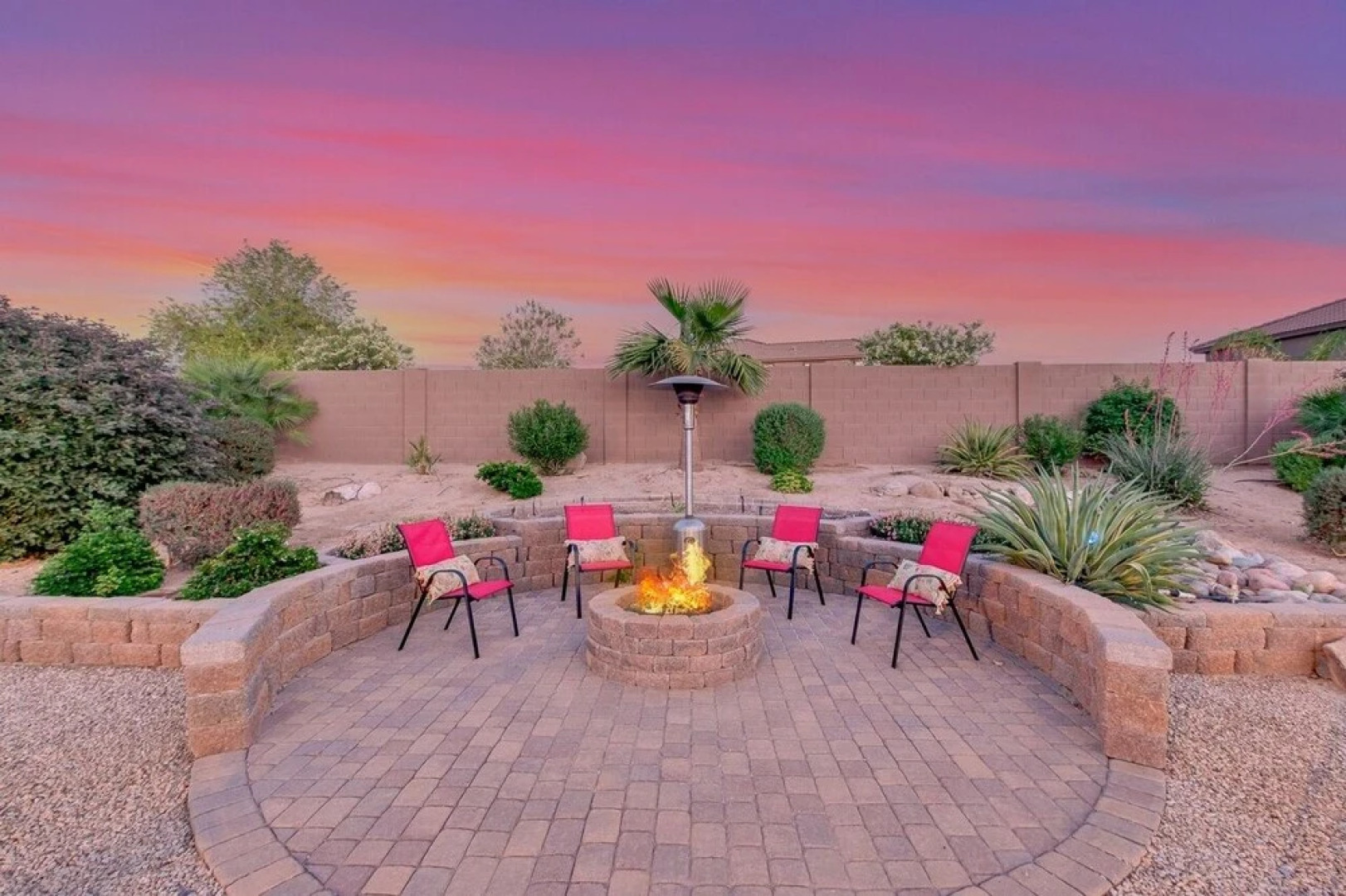 Oasis in The Desert! 5 Bedrooms, 3 Baths, Heated Resort Pool and Spa! Separate Casita! by Redawning