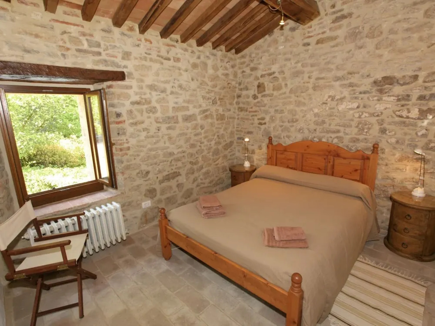 Holiday House Overlooking Lake Near Tuscany