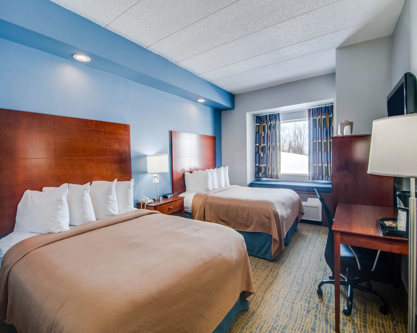 Clarion Pointe Staunton East