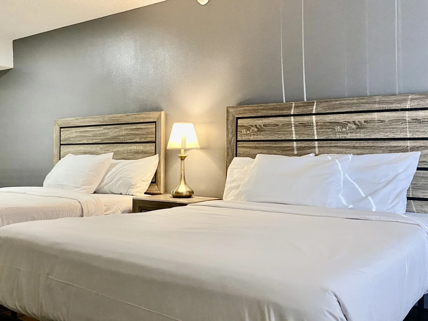 Siegel Slots and Suites