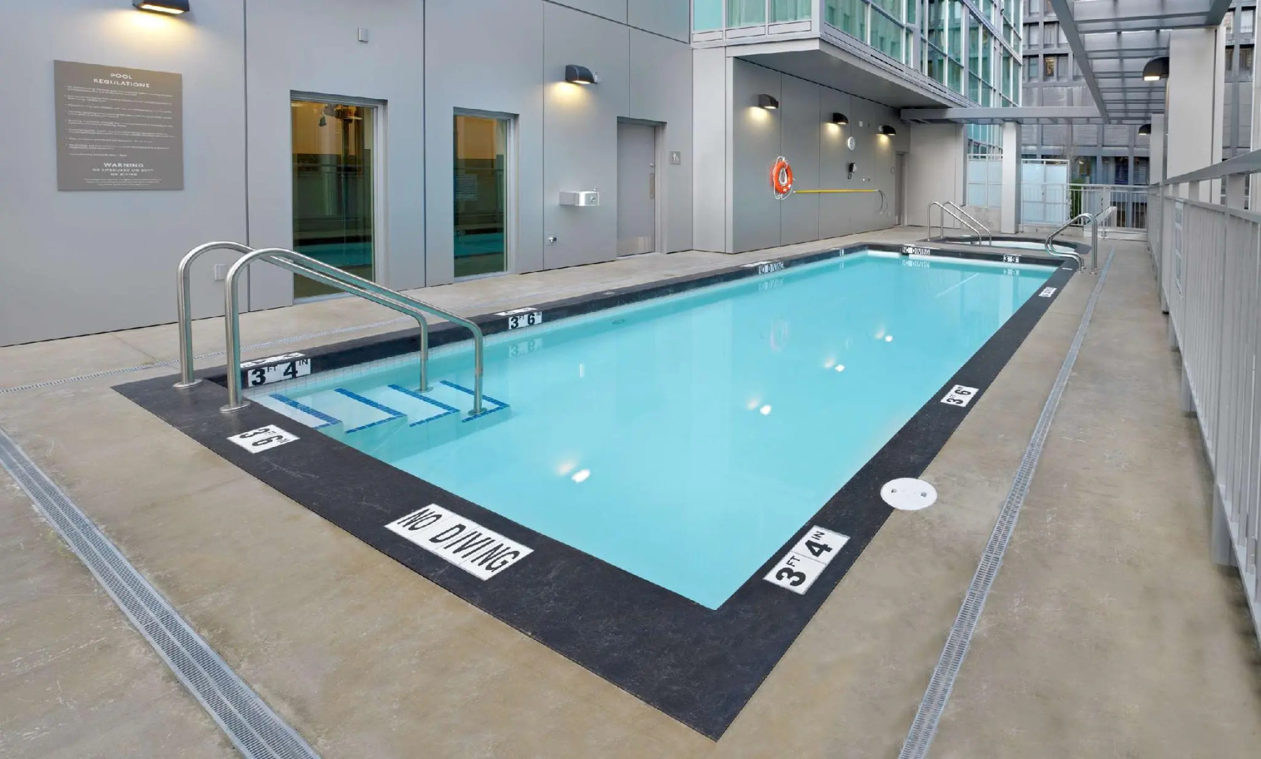 Coast Coal Harbour Vancouver Hotel by APA