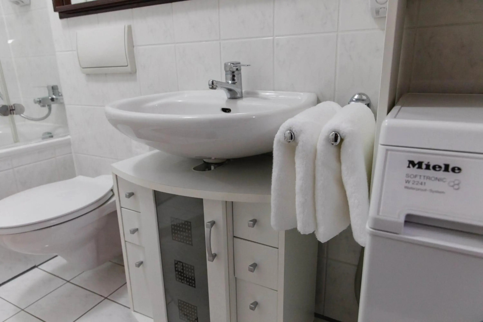 Luxury flat between Cologne and Bonn, shuttle from/to airport, trade fair, train station and Phantasy Land Bruhl