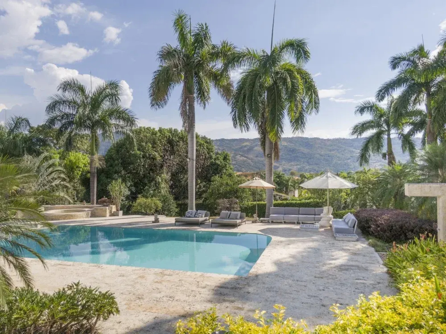 Luxe Villa San Jerónimo by Nomad Guru