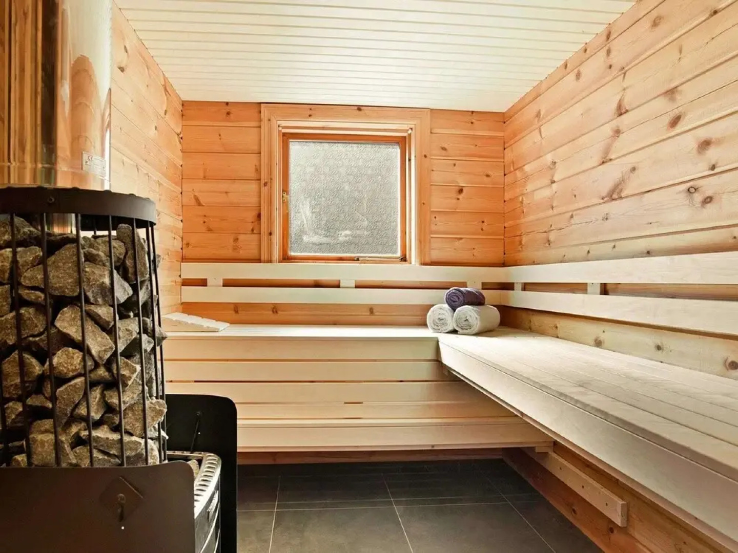 Finnish Chalet with Private Garden & Sauna near Veluwe