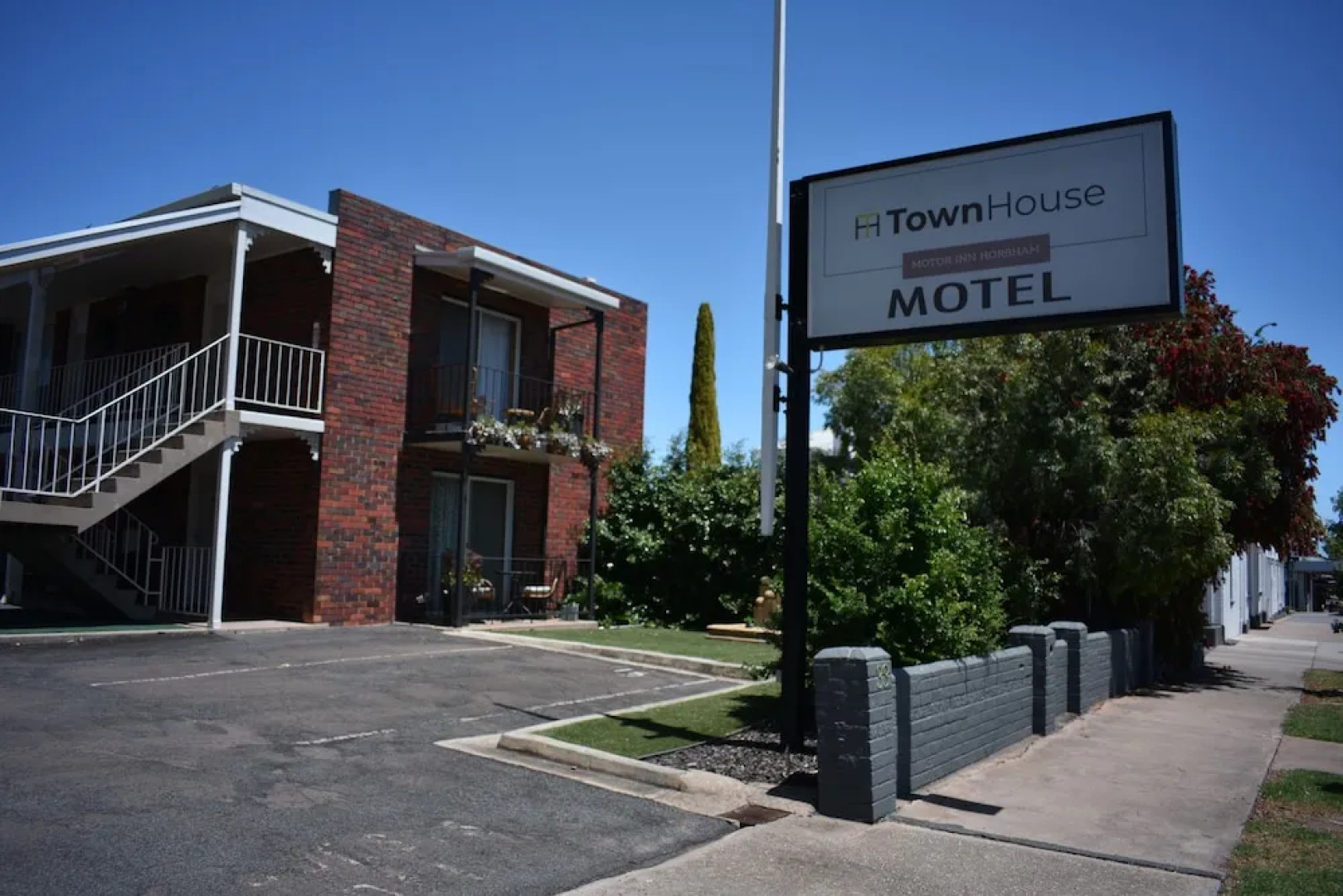 Townhouse Motor Inn