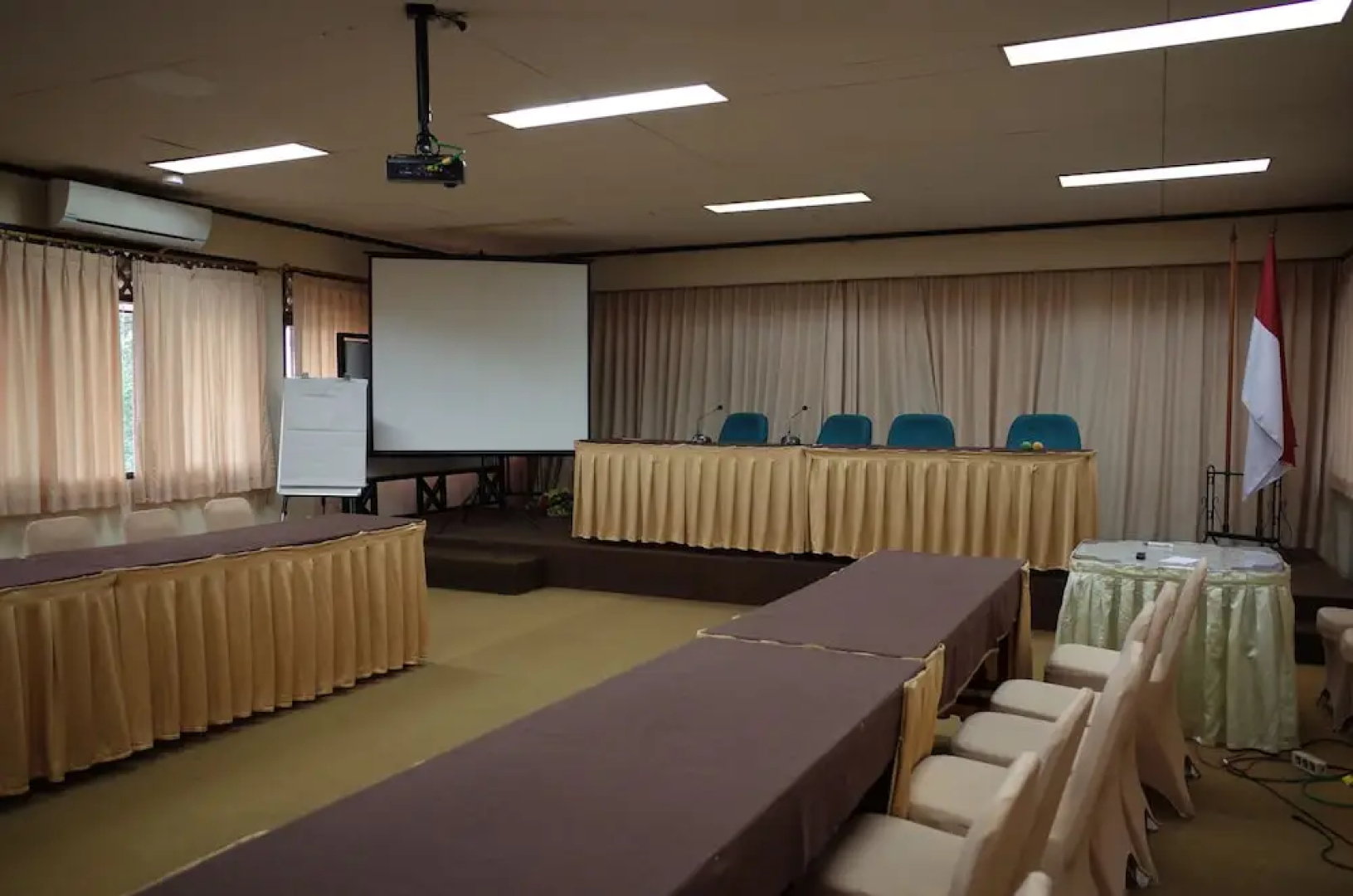 RedDoorz Plus @ Suryakencana Kota Sukabumi