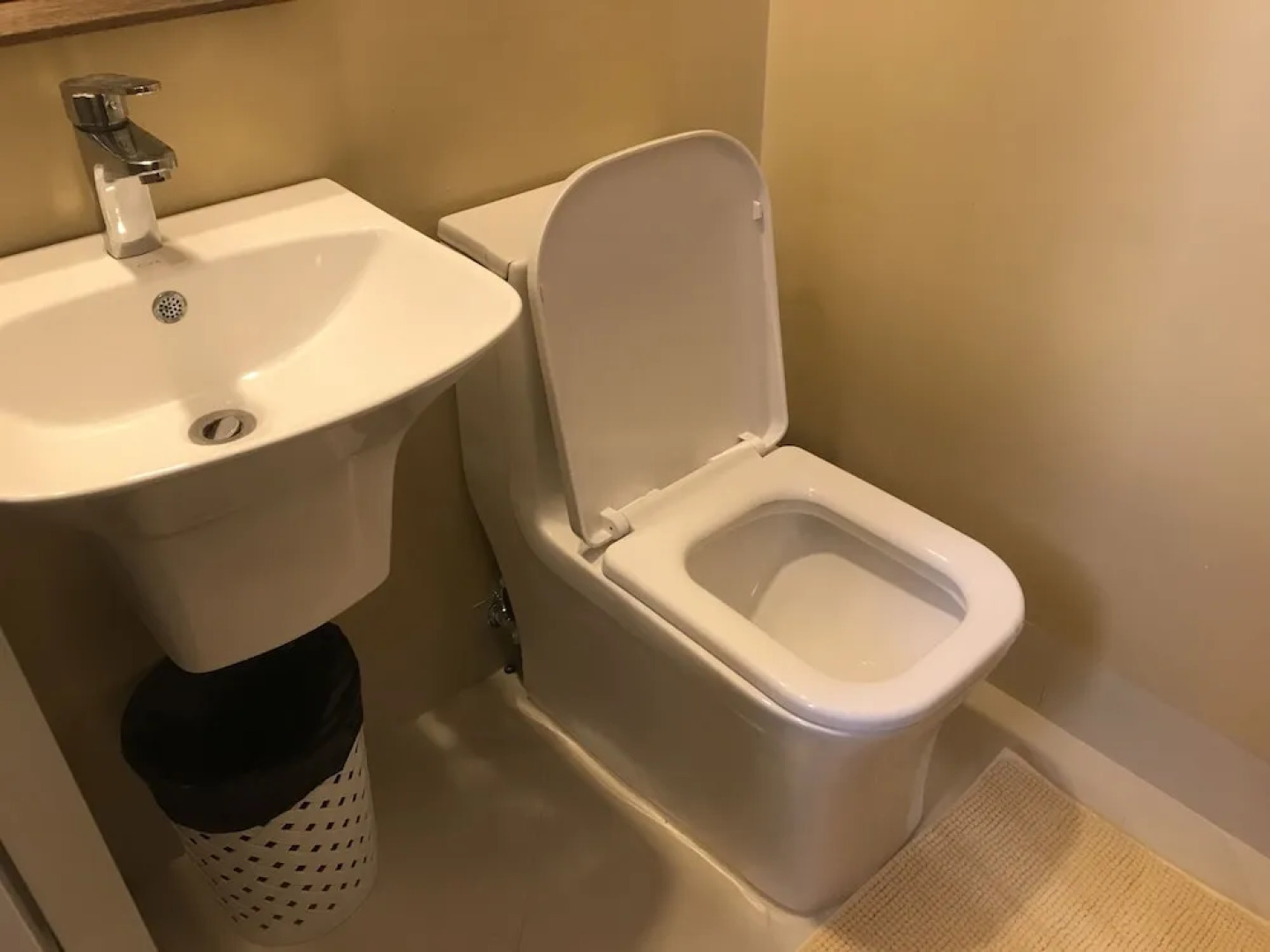 Babylon Oslob Coast Guesthouse