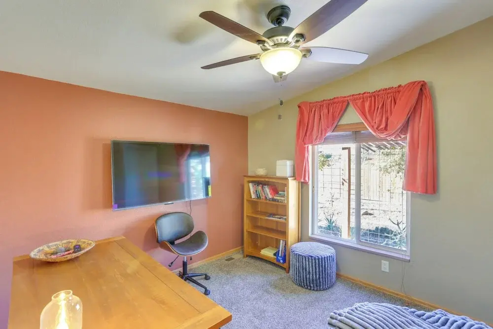 Stunning Views: Quiet Bluff Home Near Hiking!
