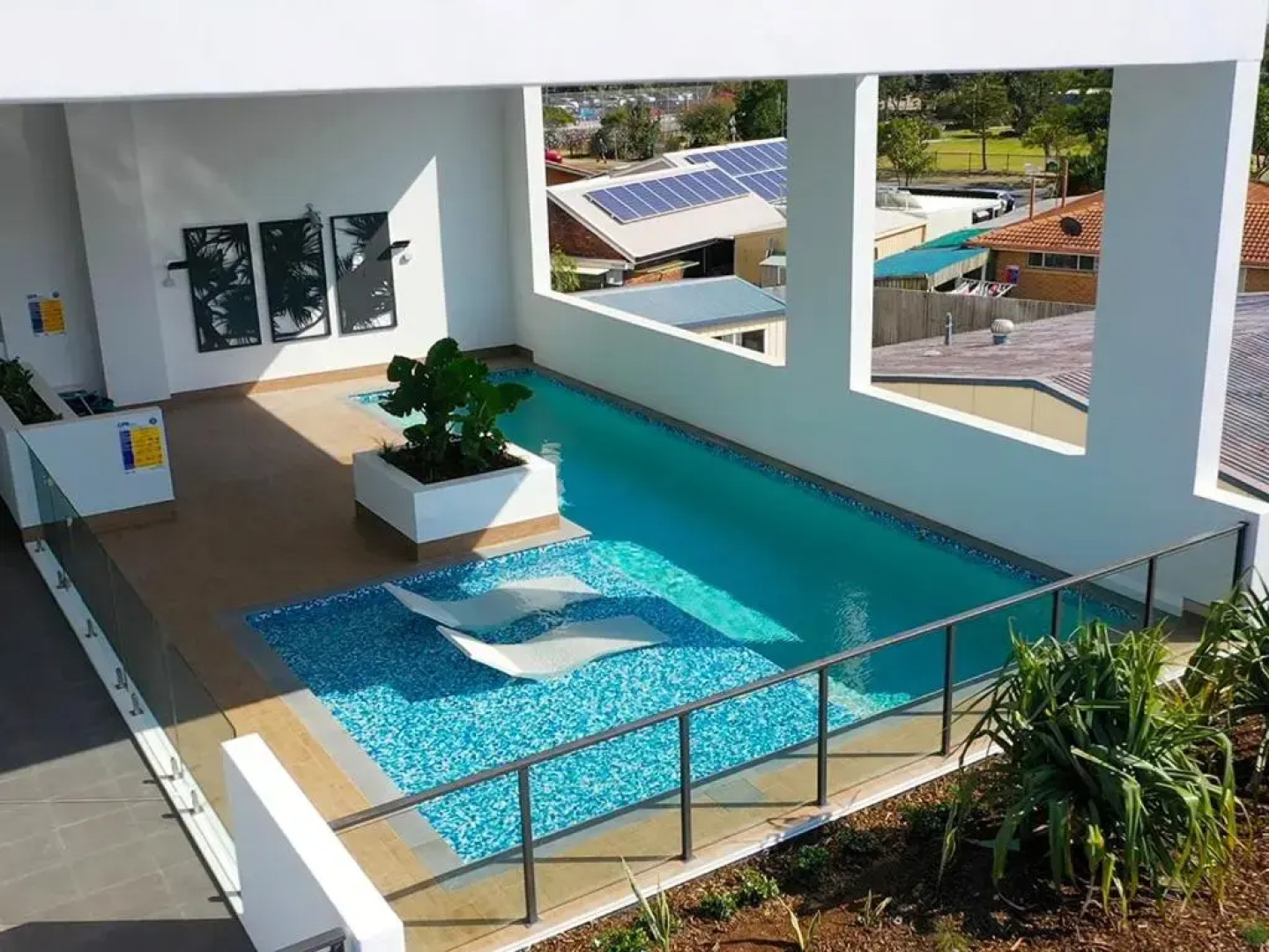 NEW UPMARKET COMFORTABLE 2 Bed, 2 Bath, OCEAN VIEWS, 250m to BUDDINA BEACH!