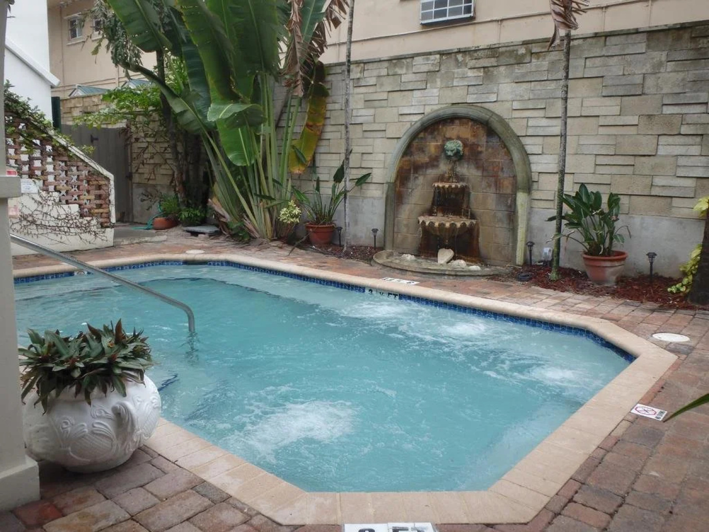 Courtyard Villa Hotel