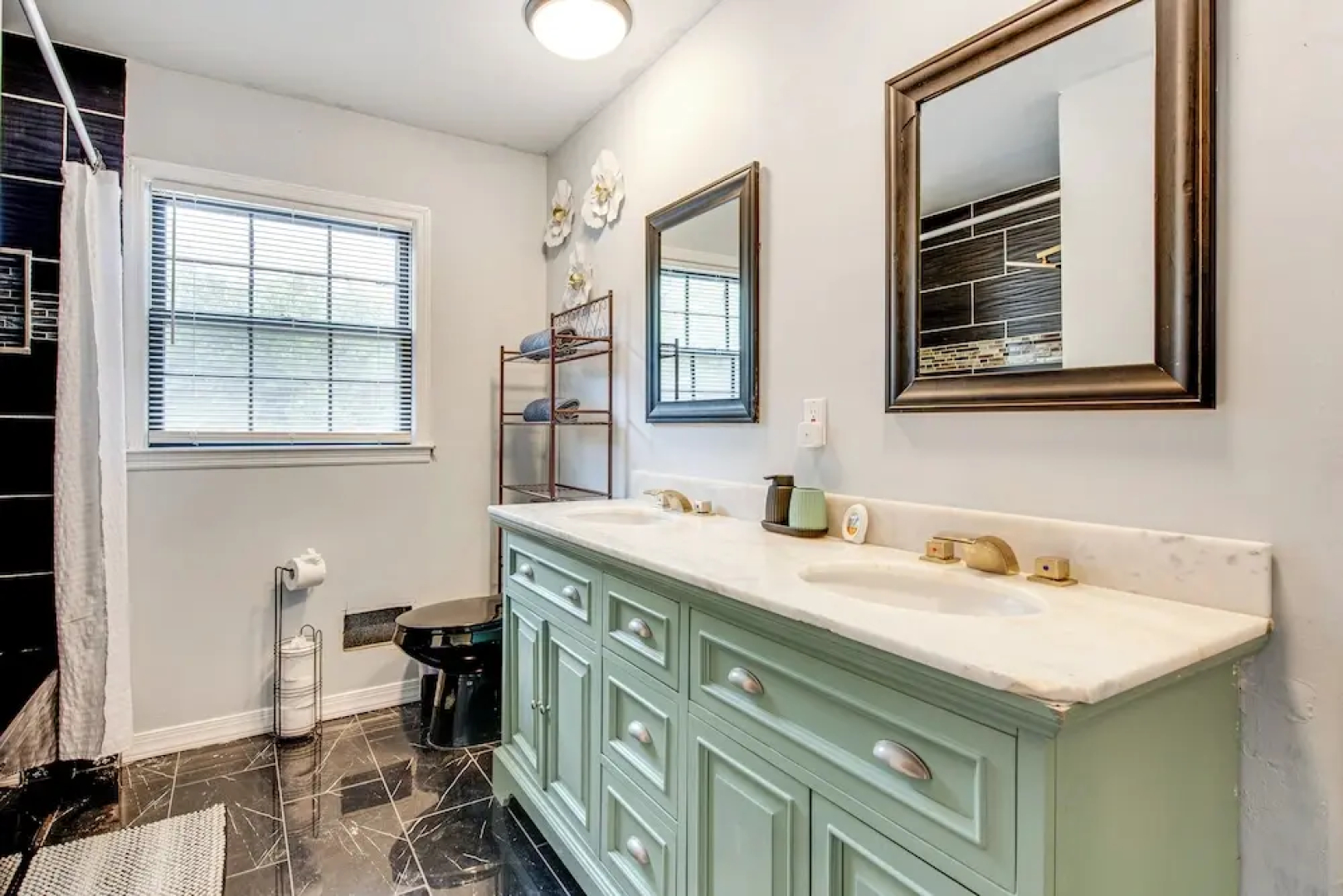 6 Mi to Airport: Riverdale Home w/ Private Pool!