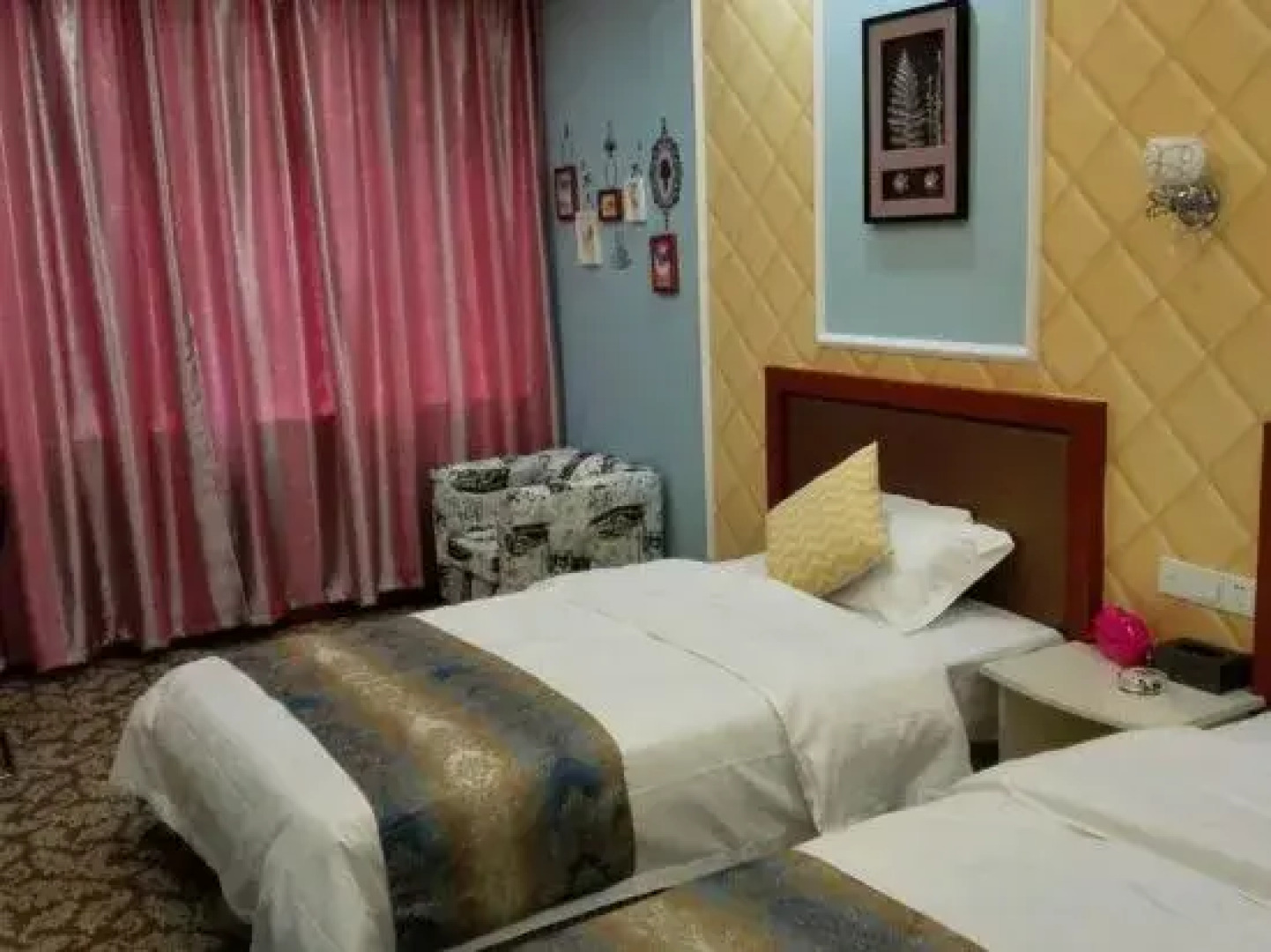 Shouxian Luolin Theme Hotel