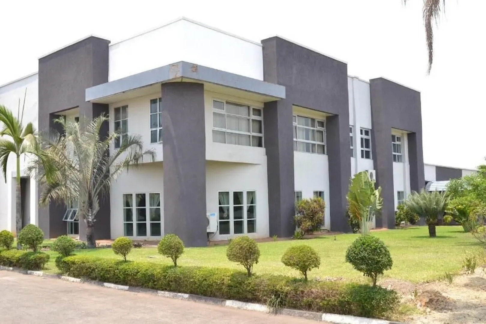 Moba Hotel & Convention Centre