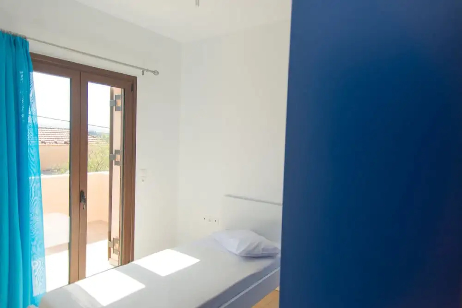 Angelica-Sea & Mountain View at a Sunny Retreat