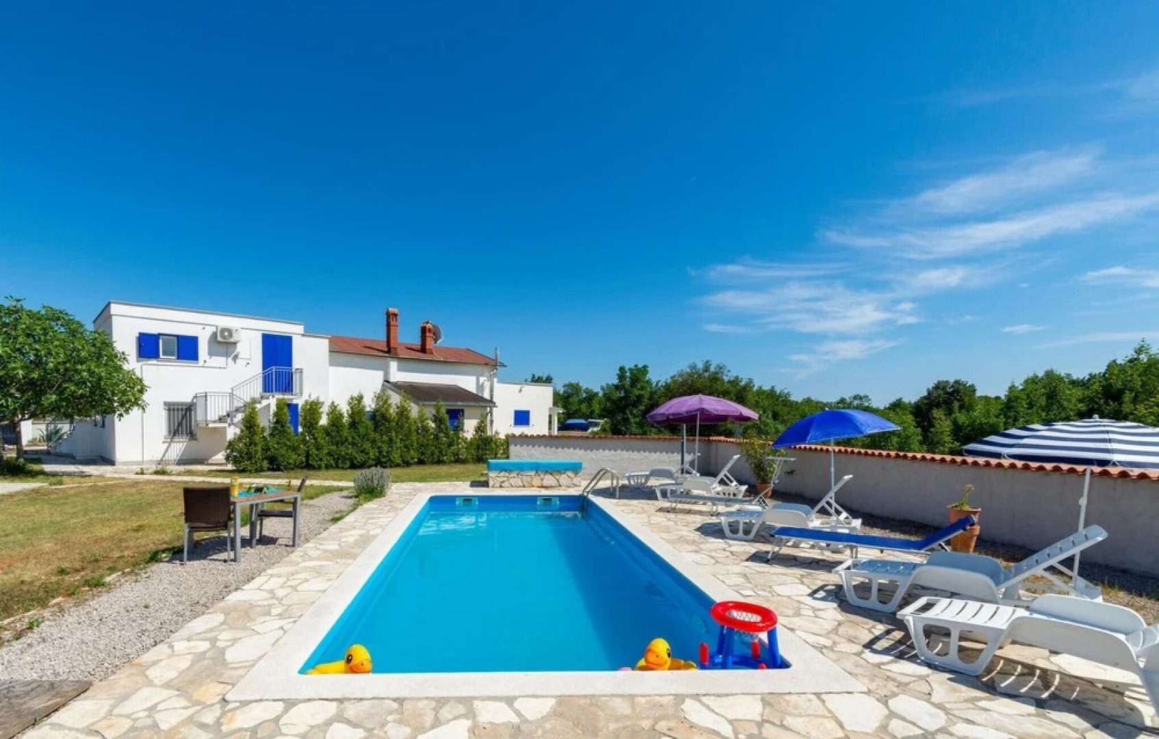 Nice Home in Trget With Wifi, 4 Bedrooms and Outdoor Swimming Pool