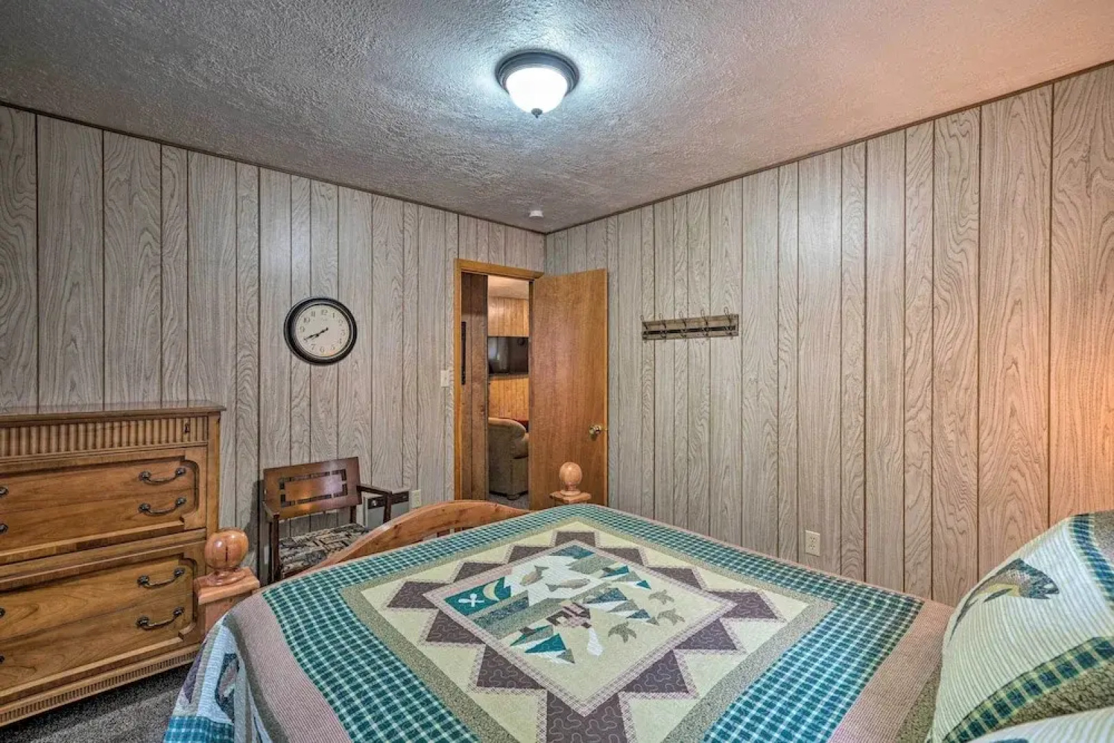 2 Cozy Island Park Cabins w/ Near the Lake!