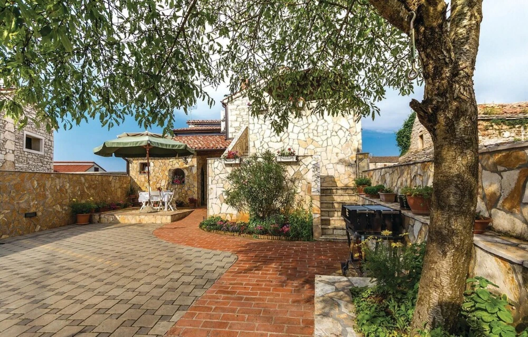 Awesome Home in Orbanici With Wifi and 1 Bedrooms