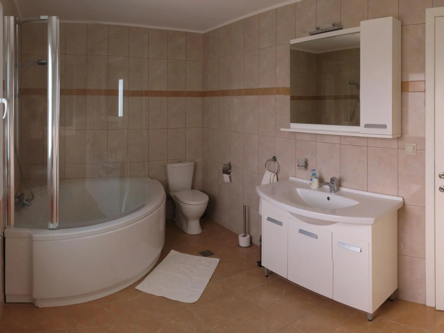 Beautiful Spacious Villa, Large Plot, 600m of Sandy Beach, Near Makry Gialos, Se