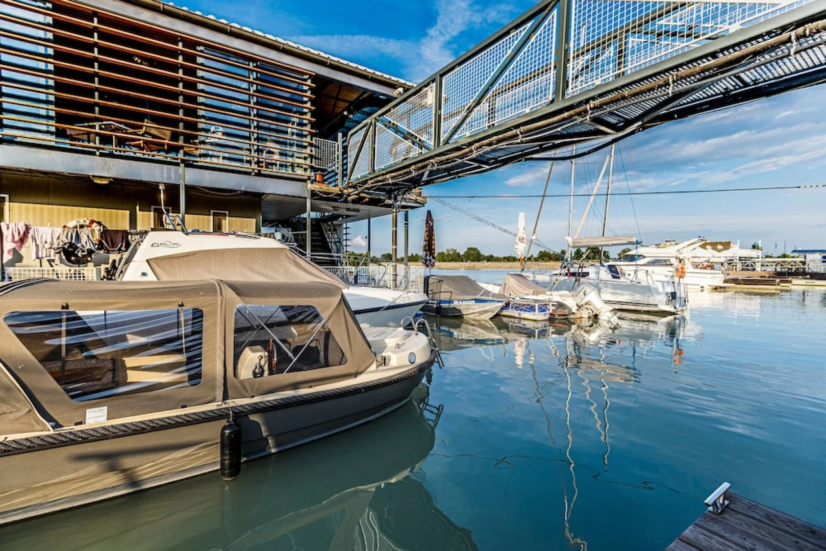 Yachter Club Modra Cajka