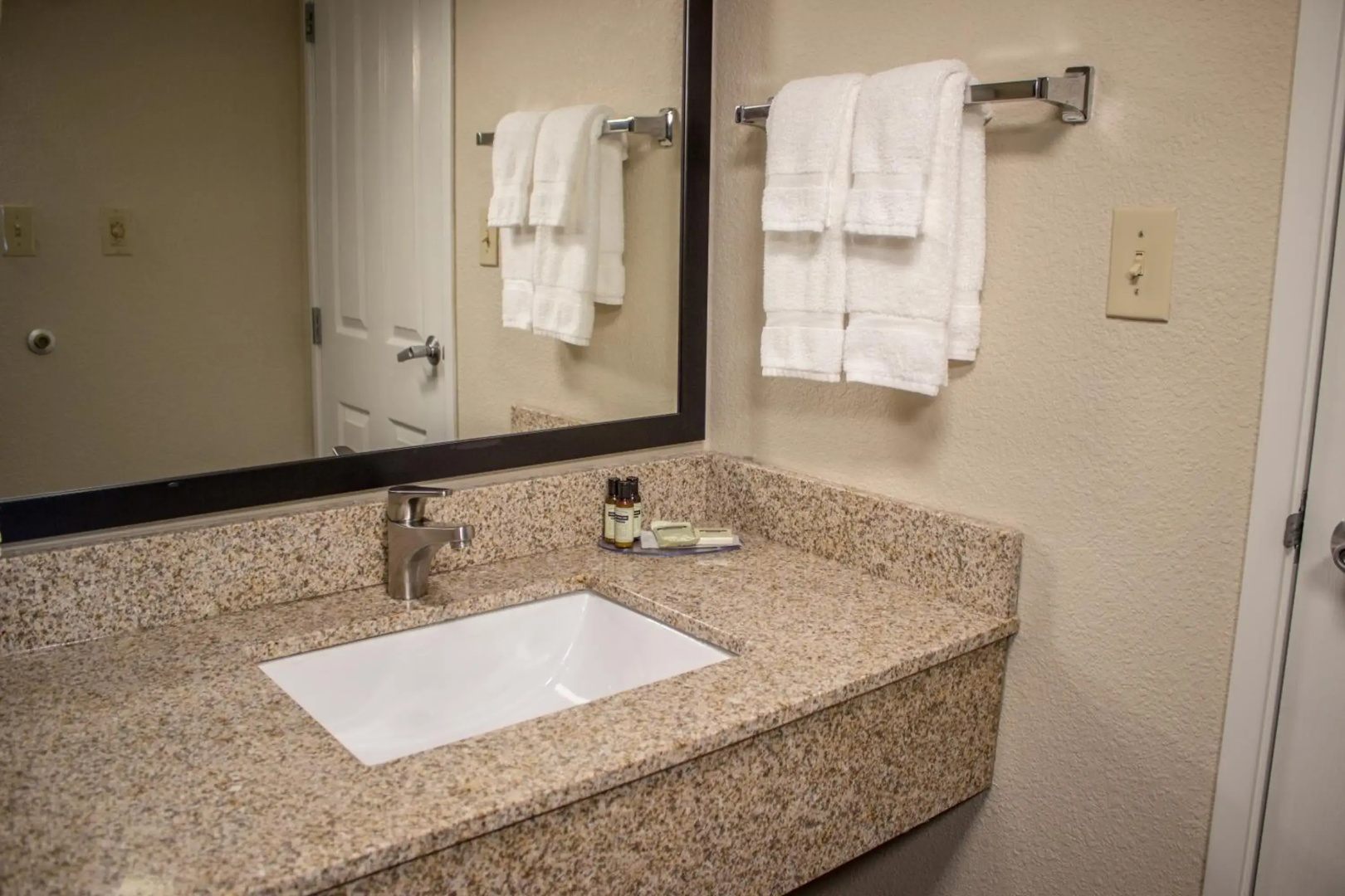 Cobblestone Suites Oshkosh