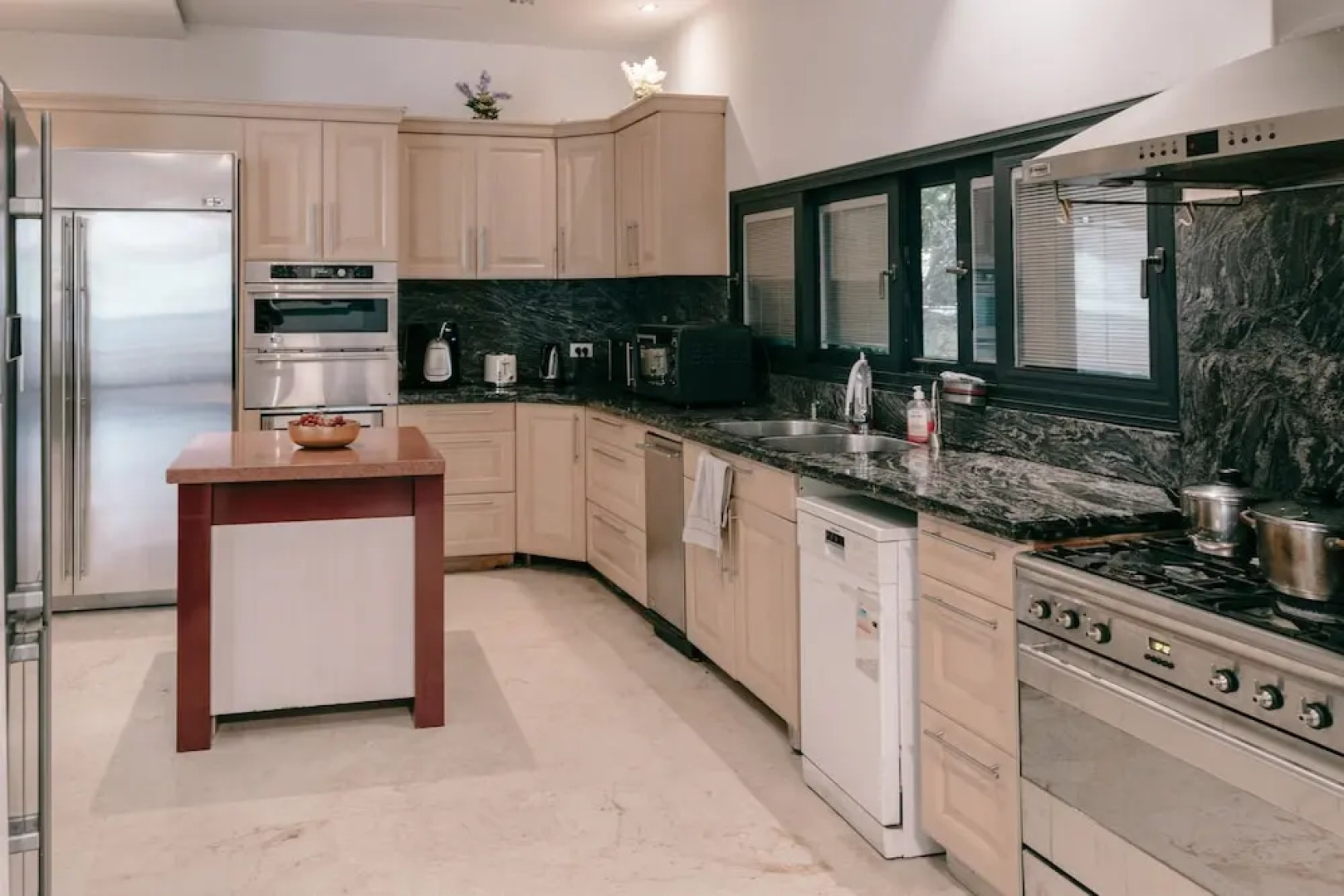 Grace Holon Villa & Pool