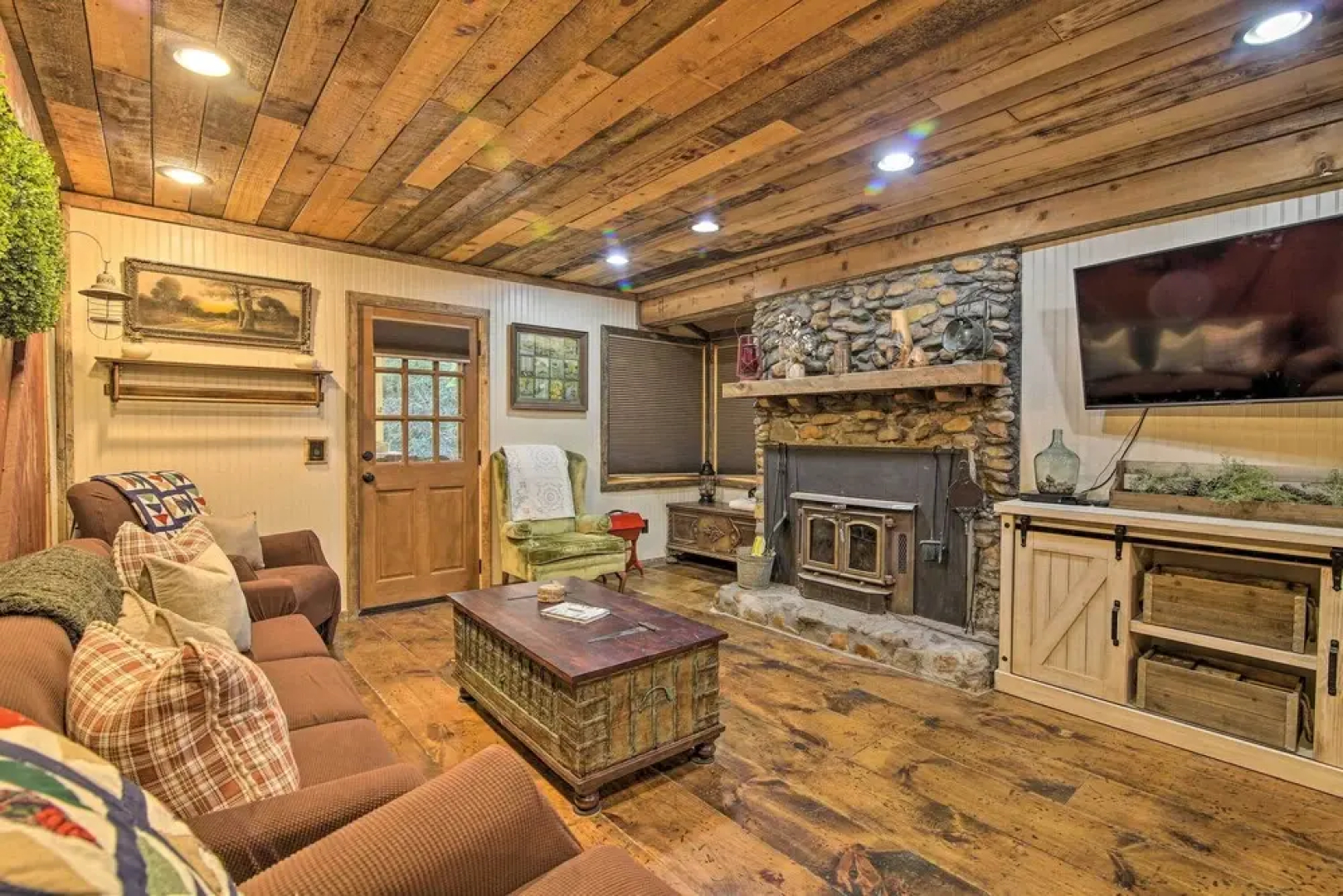 Tubes & Kayaks: 5-acre North Georgia Mtn Retreat