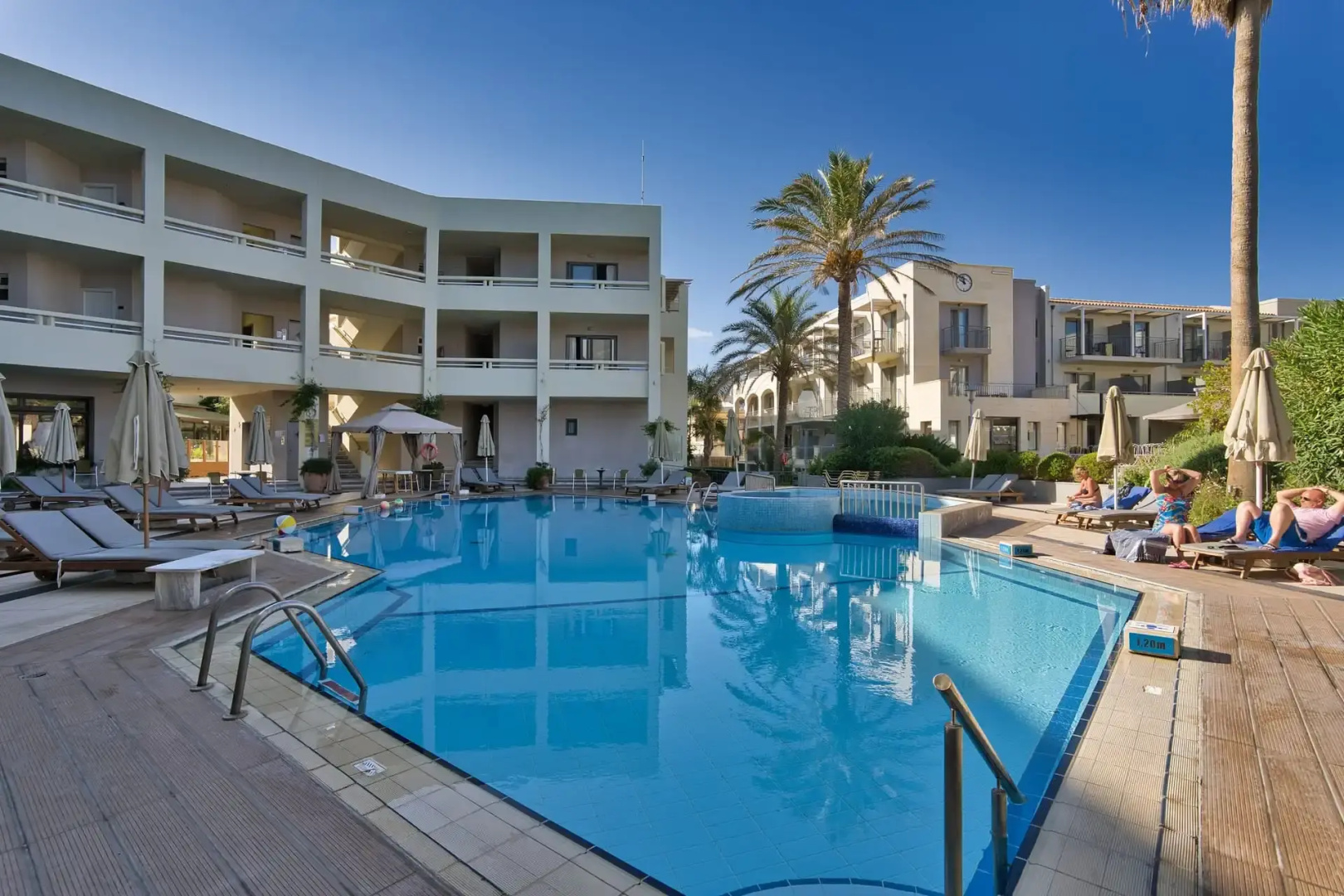 Pearl Beach Hotel