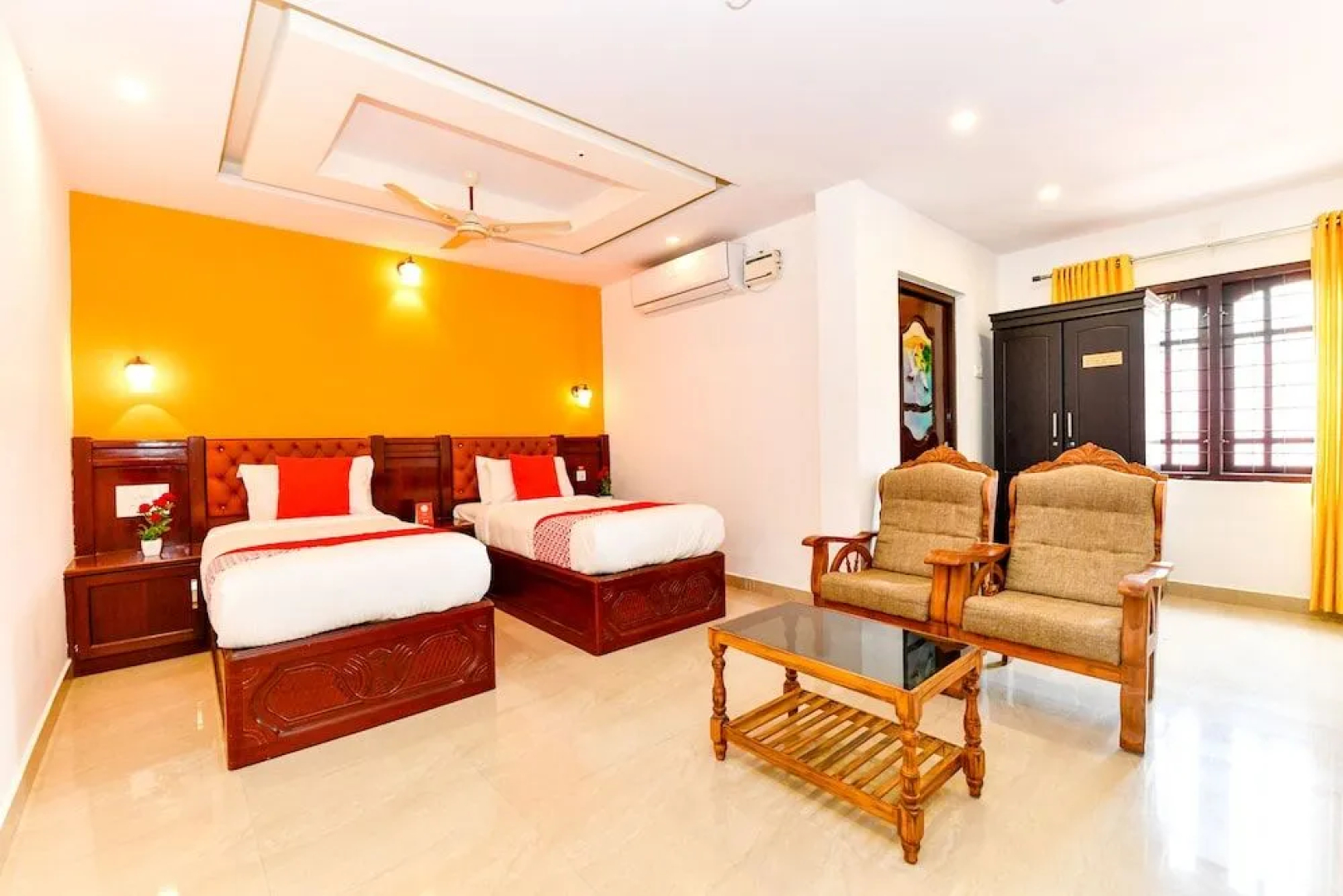 Oyo 28276 Harshavardhana Inn