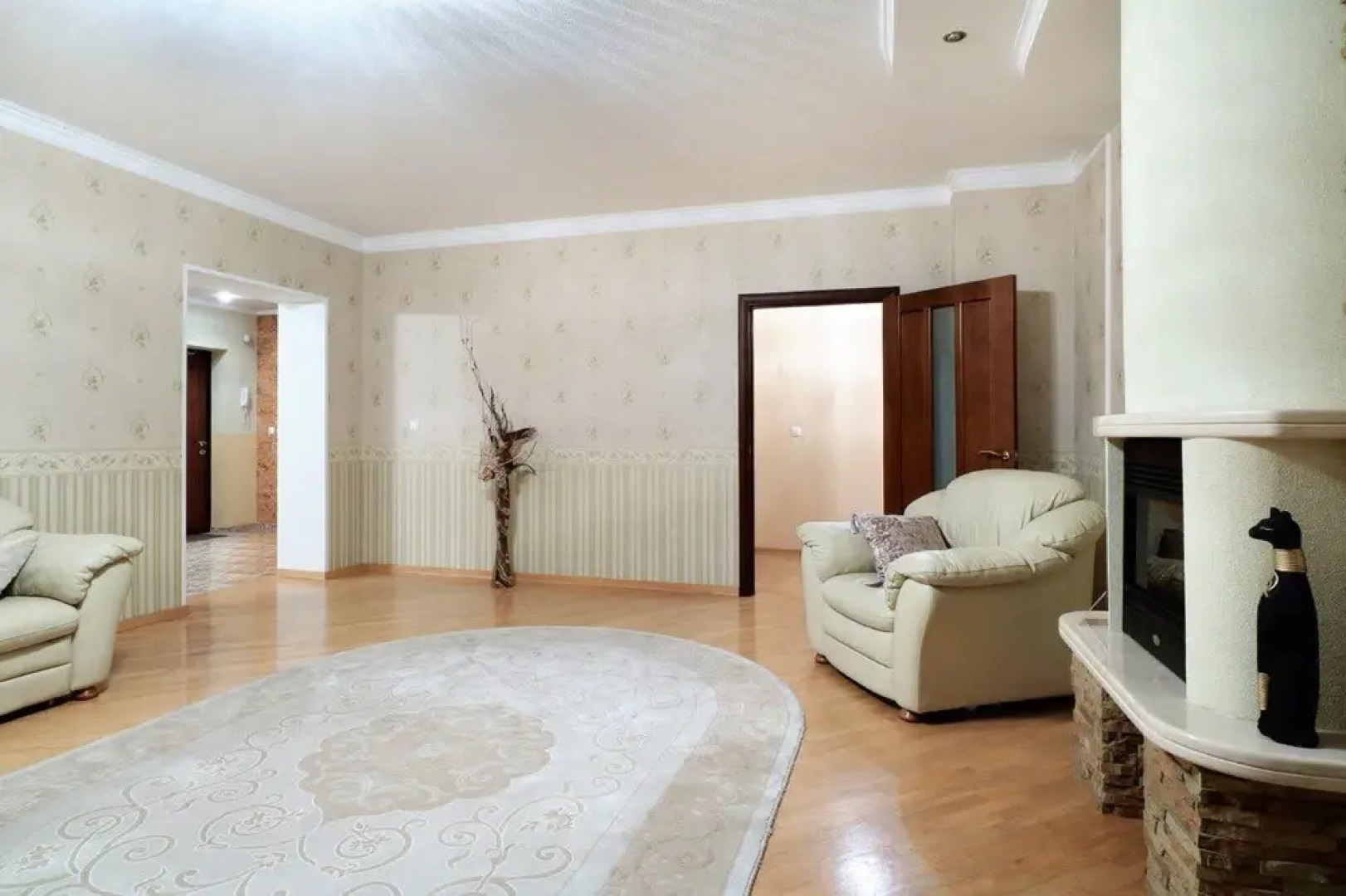 PaulMarie Apartments on Mira