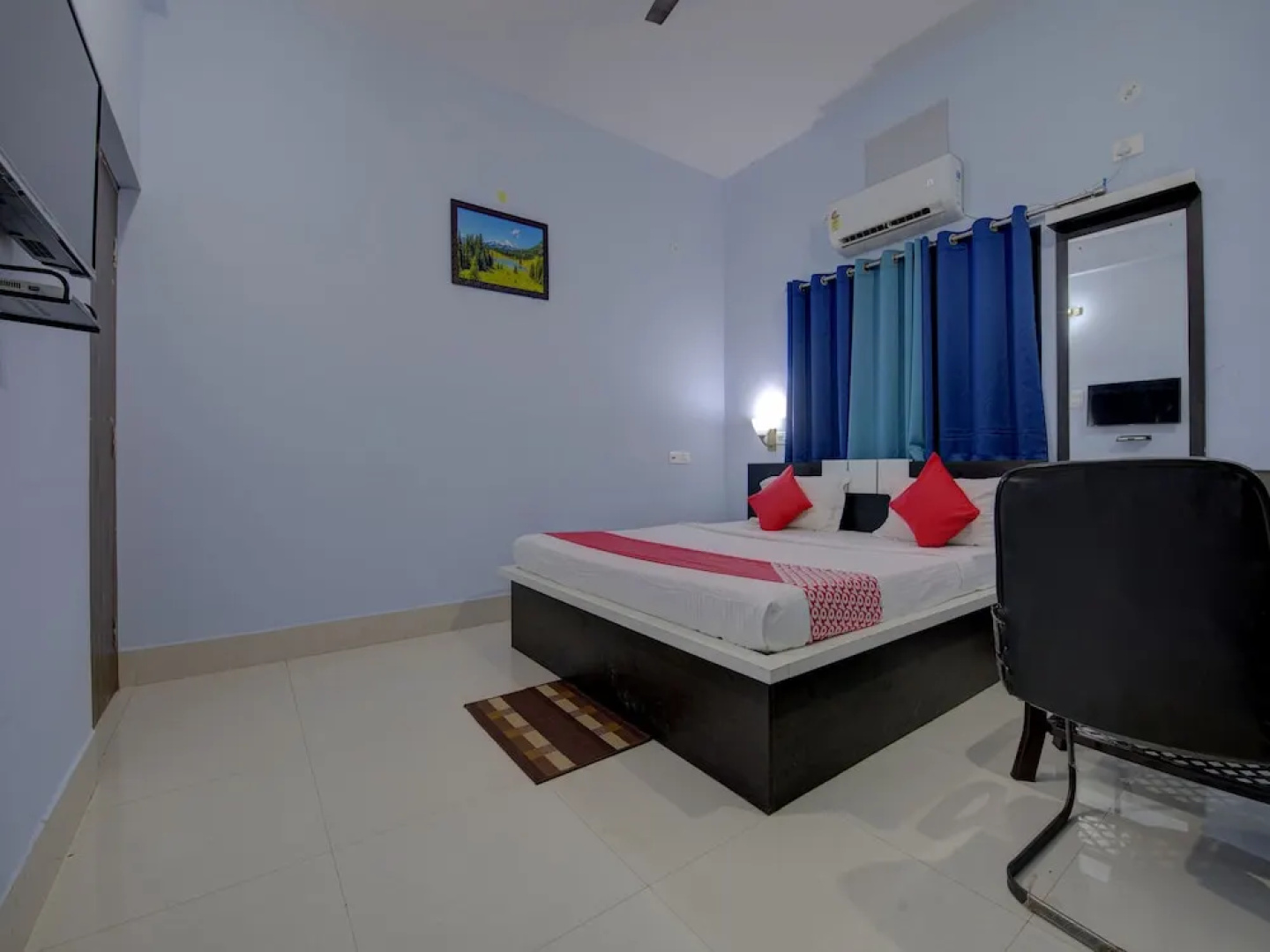 OYO 18839 Dhanraj Residency