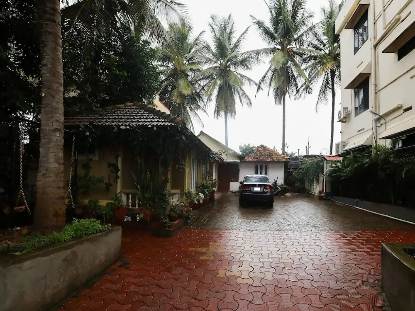 OYO 7030 Four Seasons