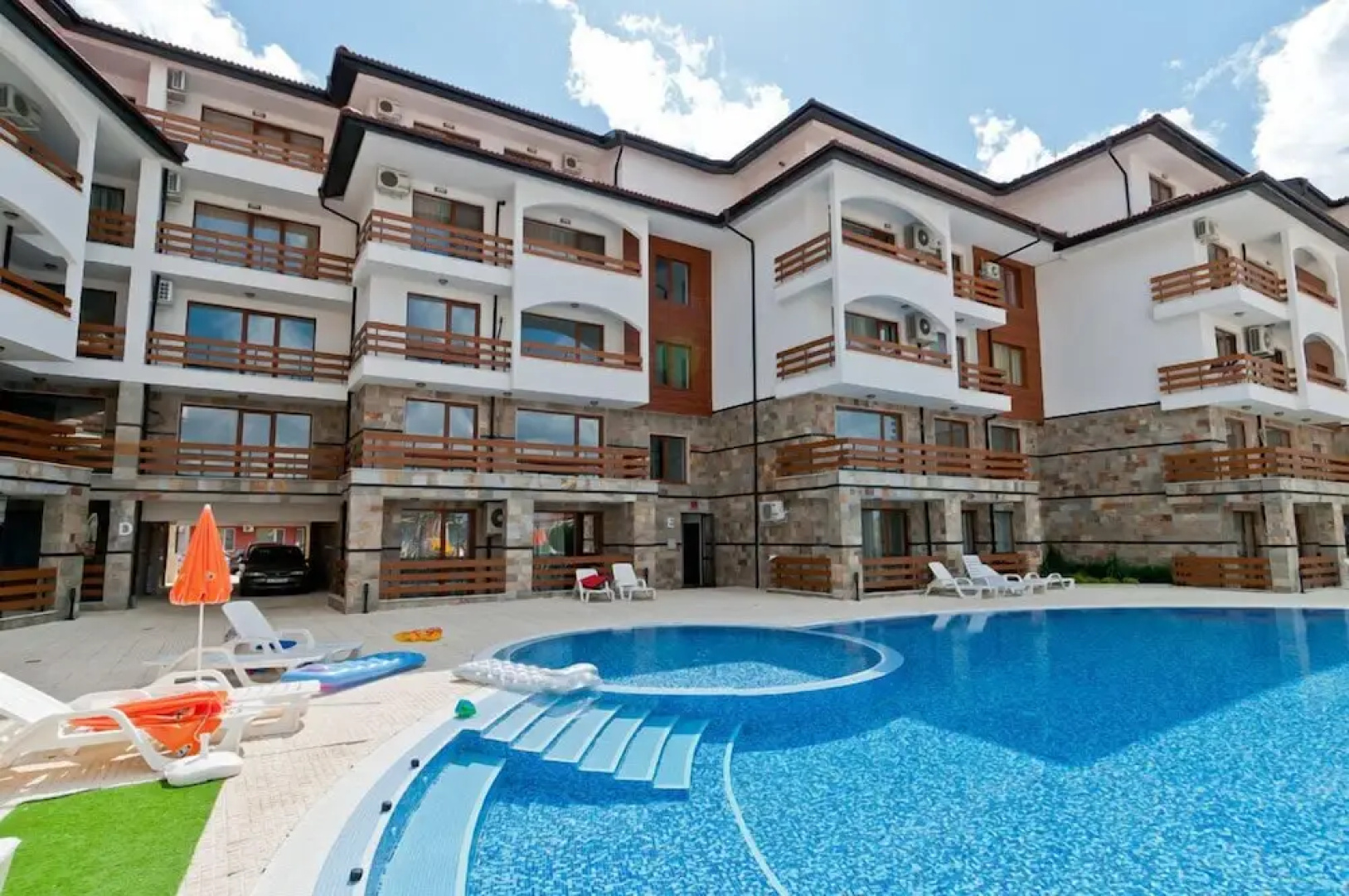 VM Apartments Robinson Beach