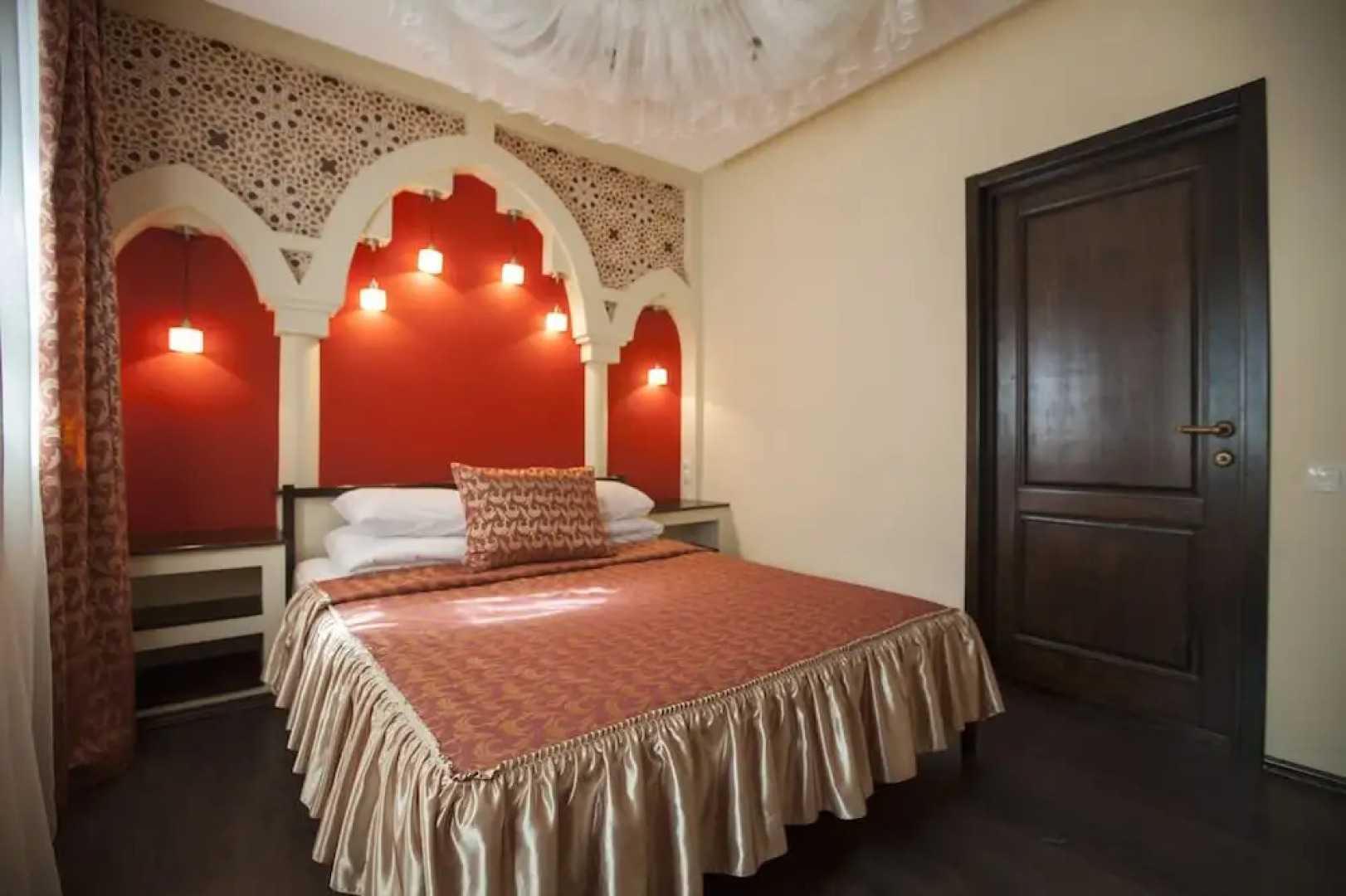 Отель «Шишки на Лампушке — Восточная Медина»