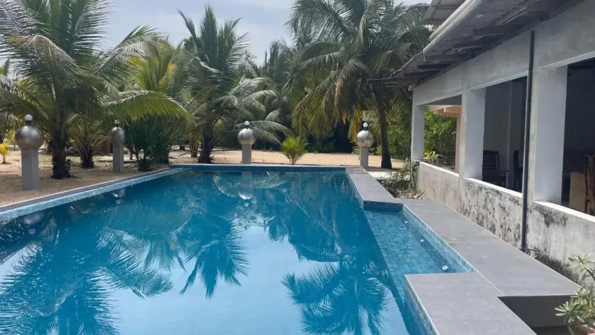 Villasiri and Leon Beach Paradise