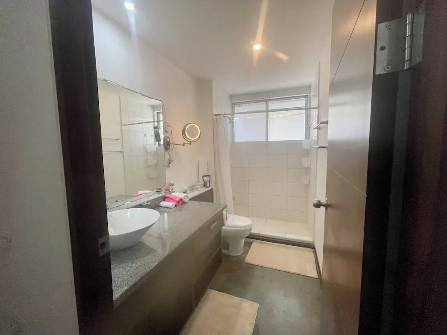 Beautiful Spacious Loft 2 Bedrooms 2 Full Baths 2 car Garage in Downtown